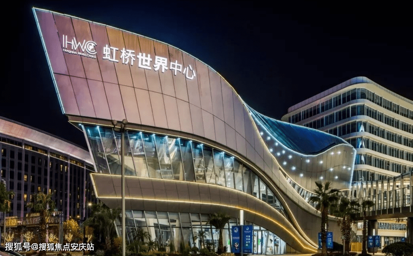 147万㎡的国家会展中心每年近上百场次的会展,吸引了几百万